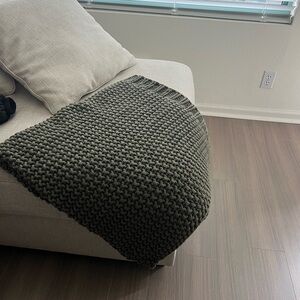 West elm chunky cotton knit throw 50”x60” olive green